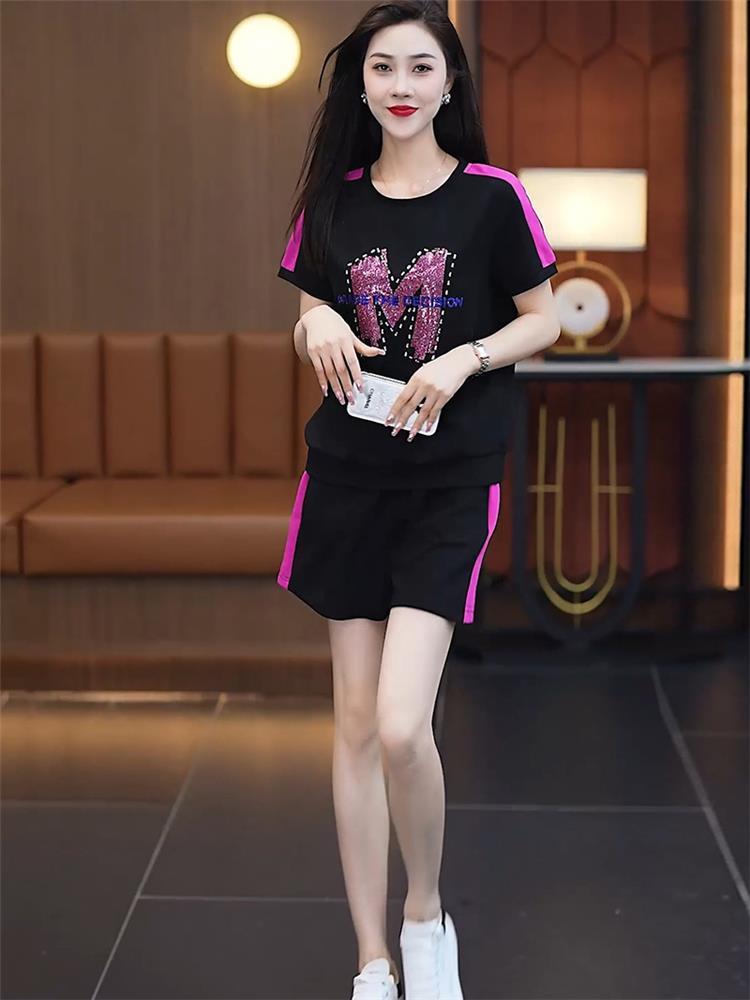세련된 스타일의 여성용 스포츠웨어 세트: 둥근 네크라인 - Women Fashion Over The Years 리뷰 및 가격